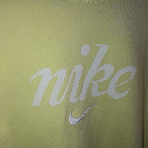 Nike woman’s sweater cropped never worn with tags! Pretty neon colour! - Picture 4 of 5